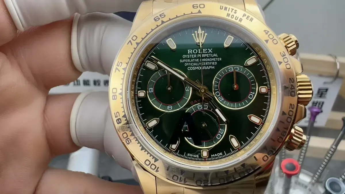 VS劳力士绿金迪V3配重版真假对比：表带、盘面、机芯全解析