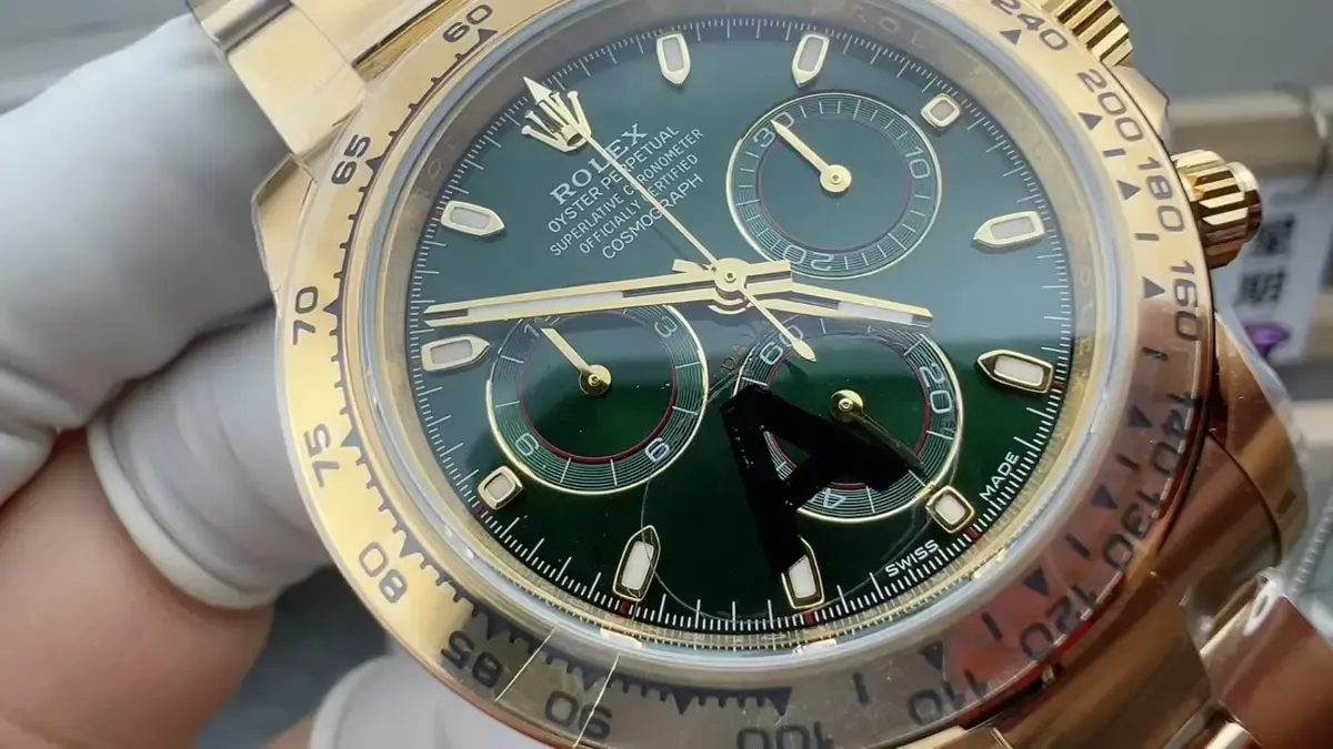 VS劳力士绿金迪V3配重版真假对比：表带、盘面、机芯全解析