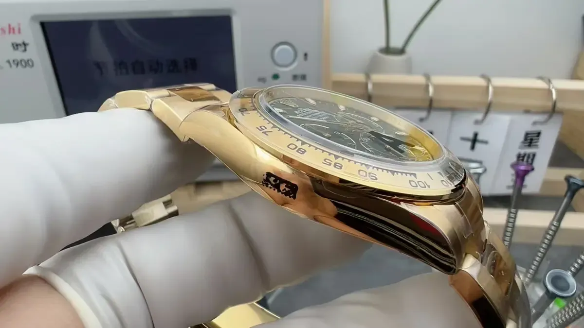 VS劳力士绿金迪V3配重版真假对比：表带、盘面、机芯全解析