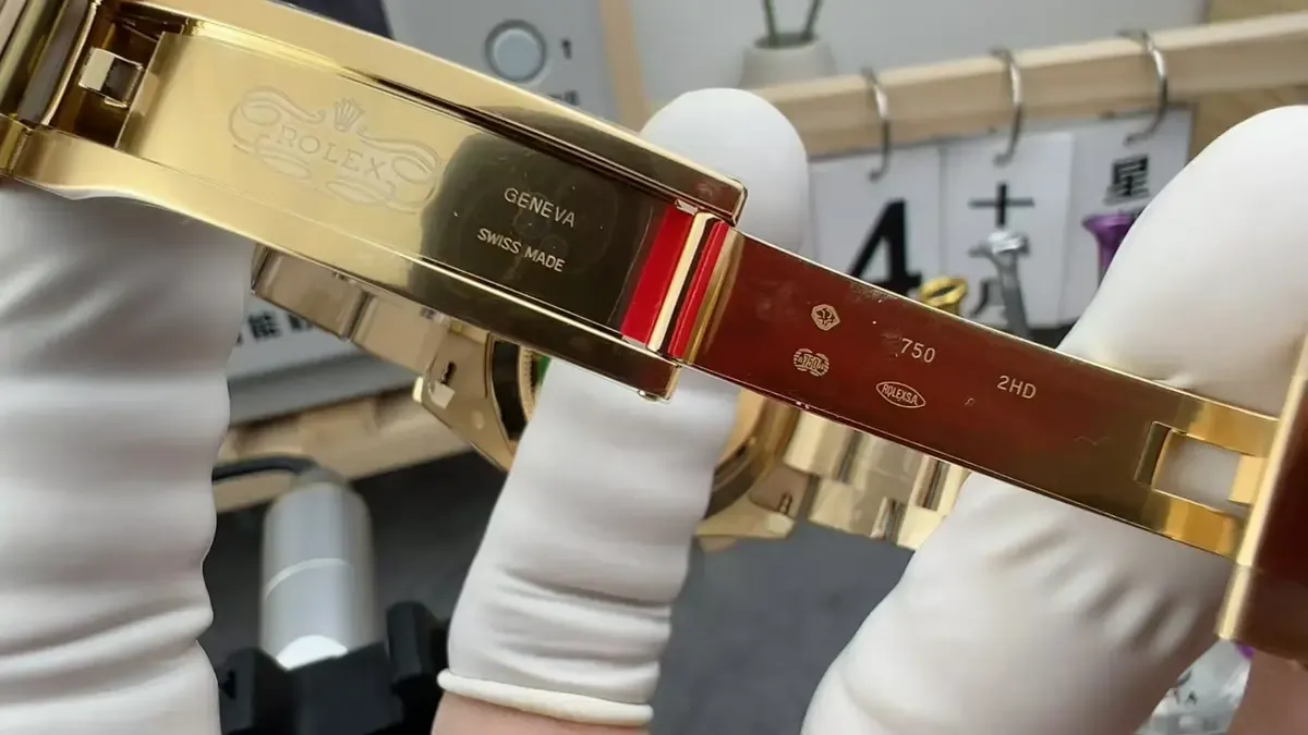 VS劳力士绿金迪V3配重版真假对比：表带、盘面、机芯全解析