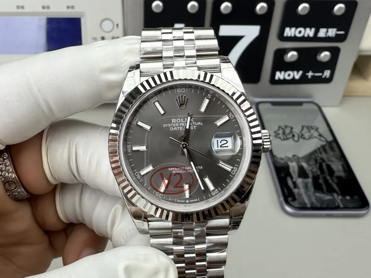 VS厂劳力士灰日志v2真假鉴别指南：这几点最关键