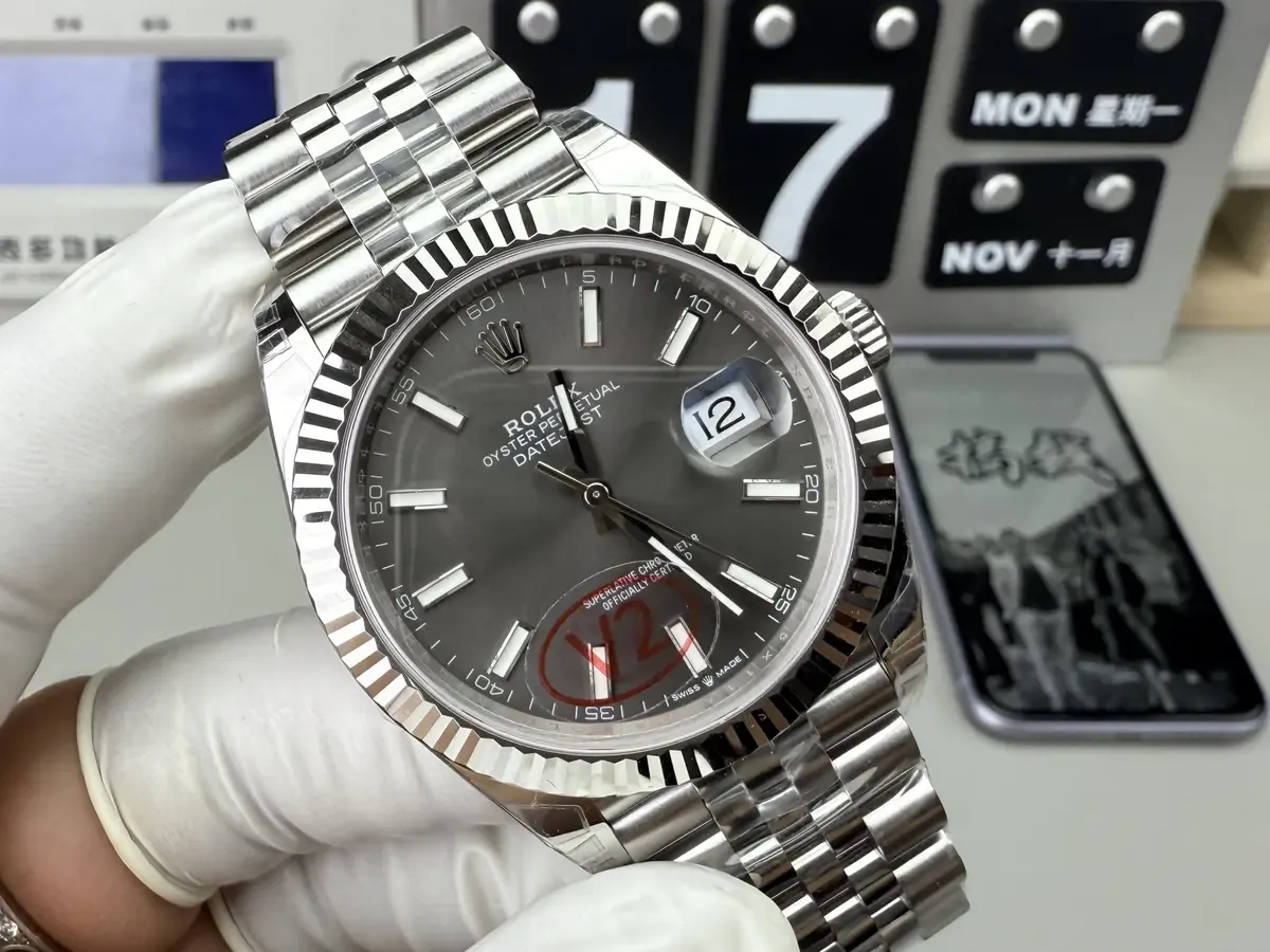 VS厂劳力士灰日志v2真假鉴别指南：这几点最关键