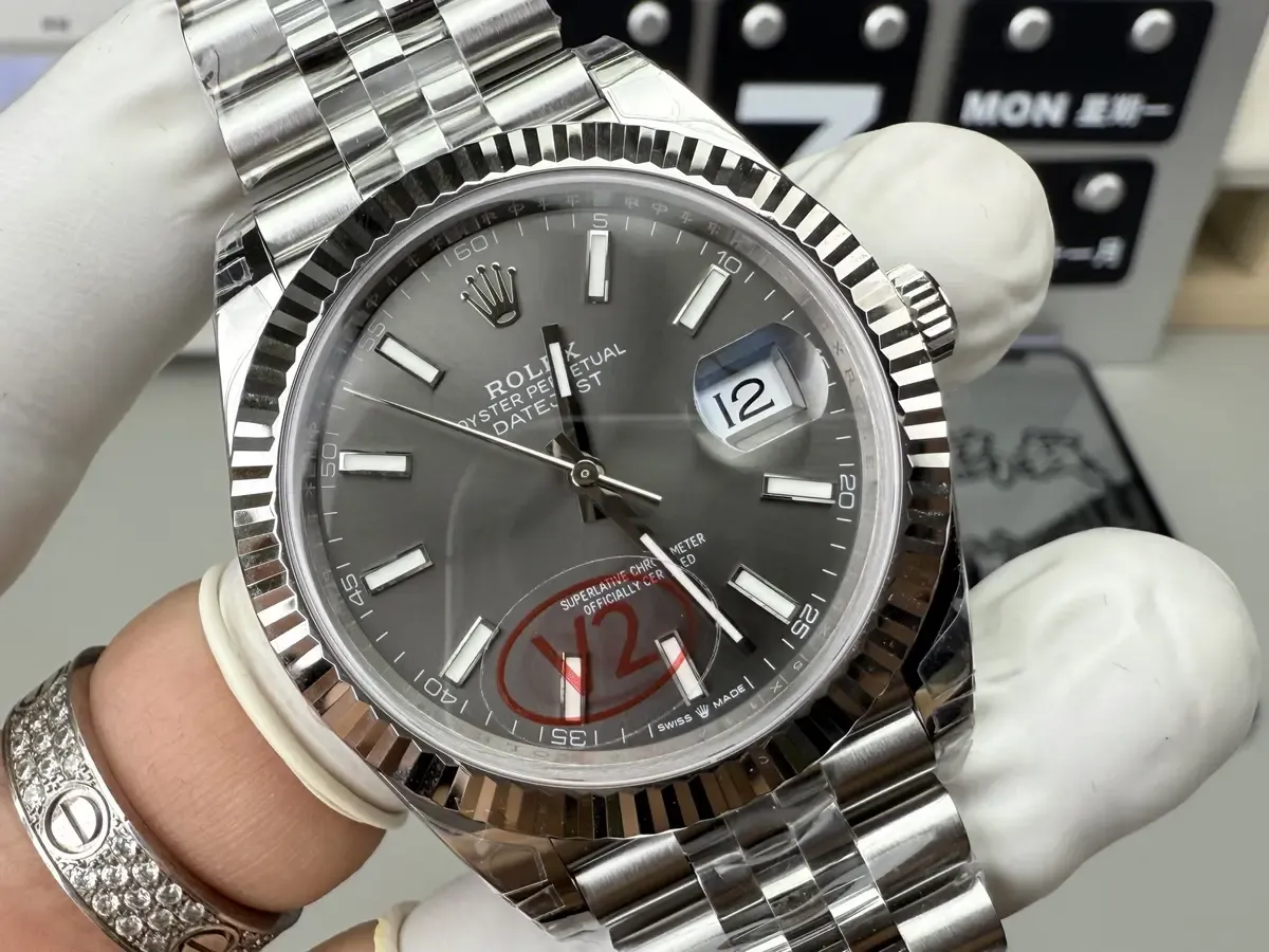 VS厂劳力士灰日志v2真假鉴别指南：这几点最关键