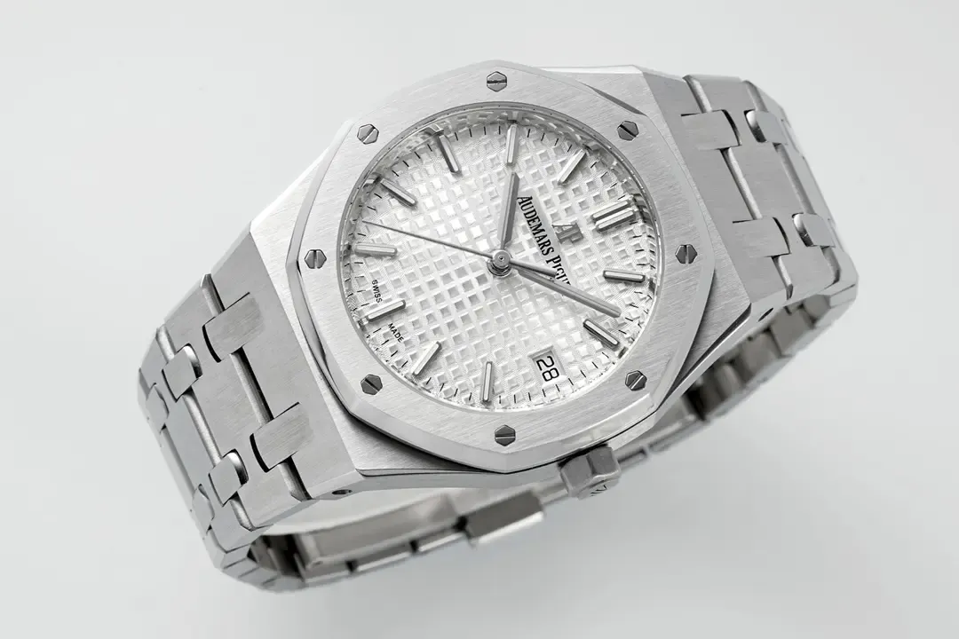 ZF厂爱彼77351ST女表对比正品差距大吗？