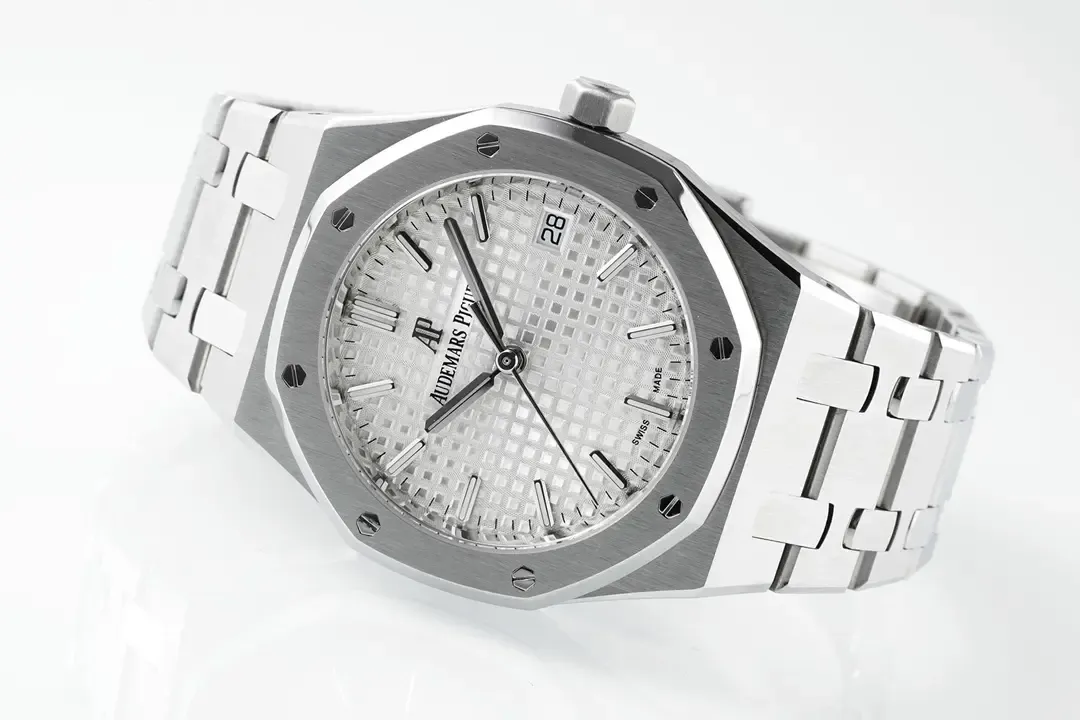 ZF厂爱彼77351ST女表对比正品差距大吗？