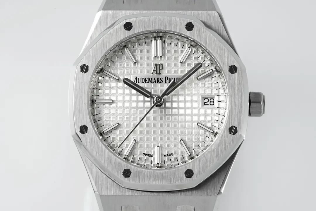 ZF厂爱彼77351ST女表对比正品差距大吗？