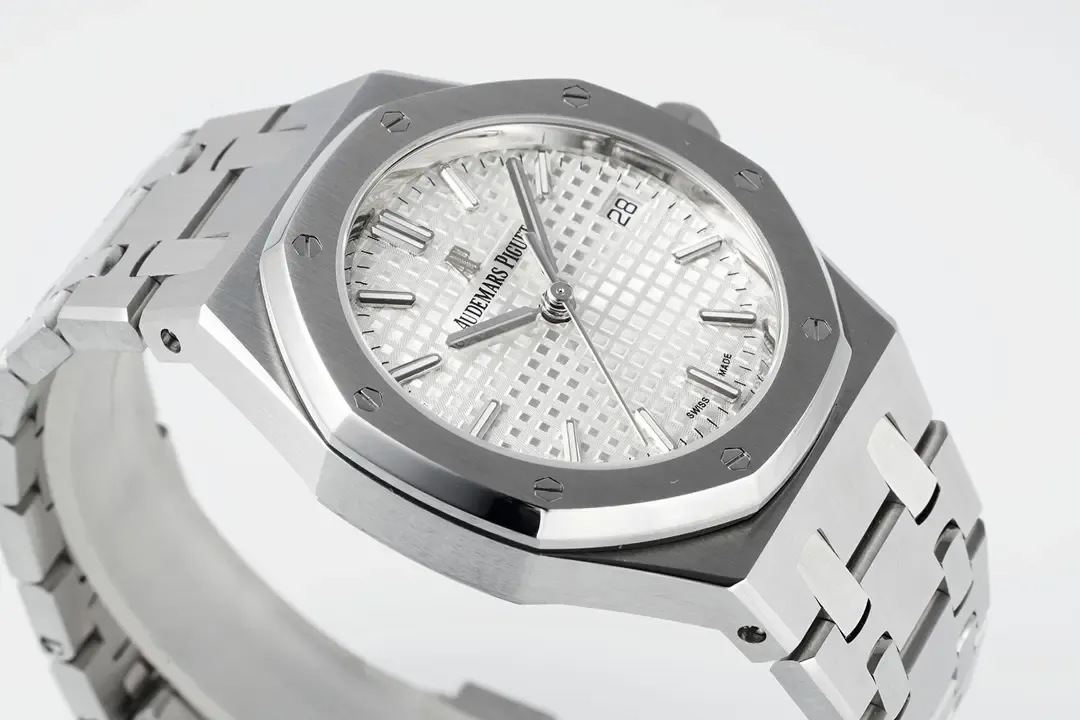 ZF厂爱彼77351ST女表对比正品差距大吗？