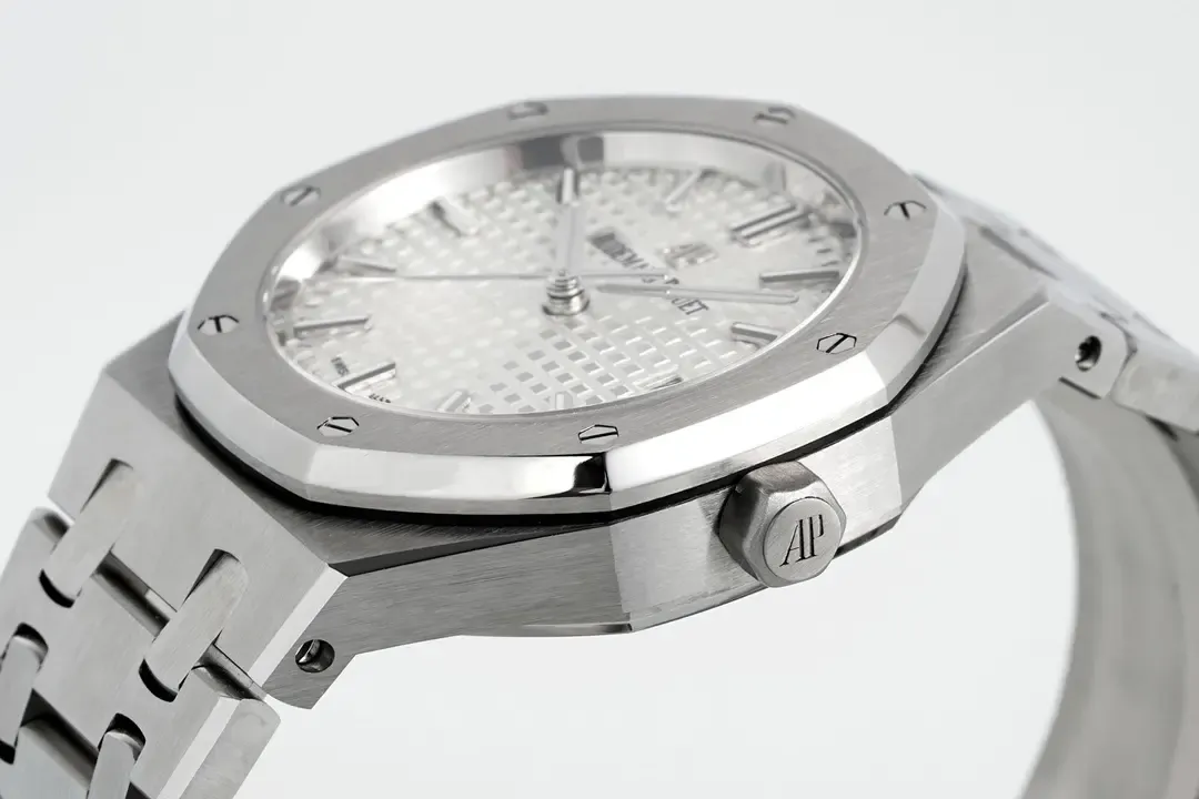 ZF厂爱彼77351ST女表对比正品差距大吗？