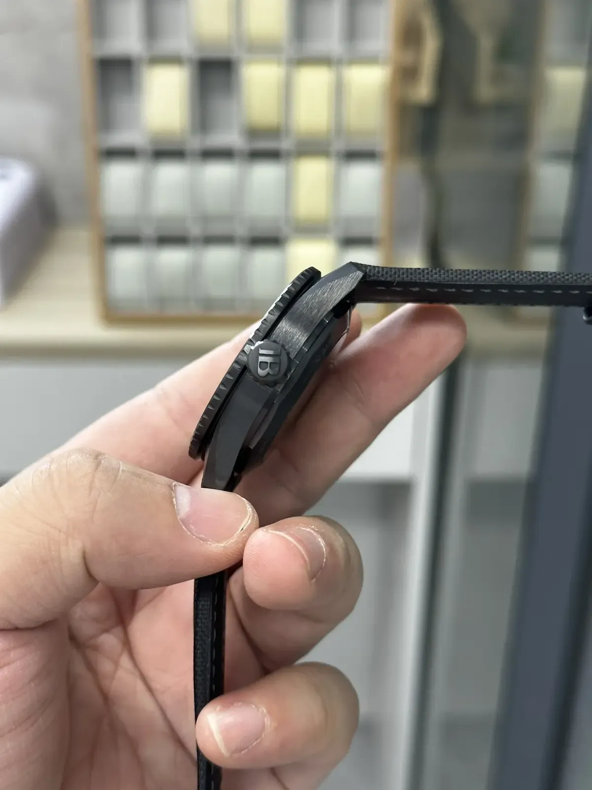 ZF厂宝珀五十噚黑陶瓷5000，与gf厂对比的深度评测