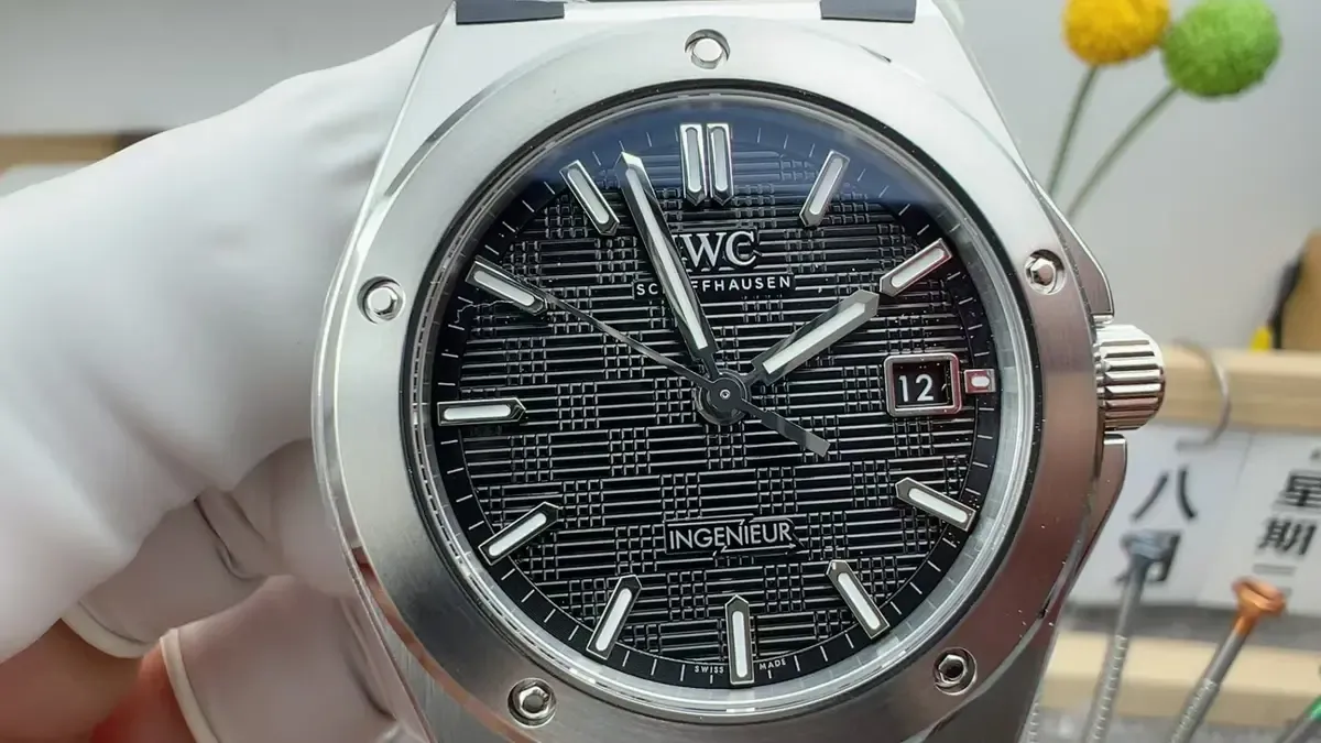 V7厂万国工程师盘面细节与三码合一标签（新手辨别要点）