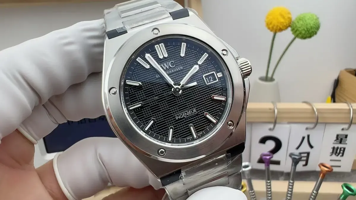 V7厂万国工程师盘面细节与三码合一标签（新手辨别要点）