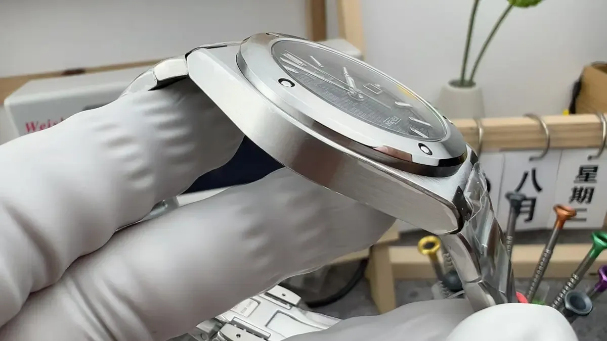 V7厂万国工程师盘面细节与三码合一标签（新手辨别要点）