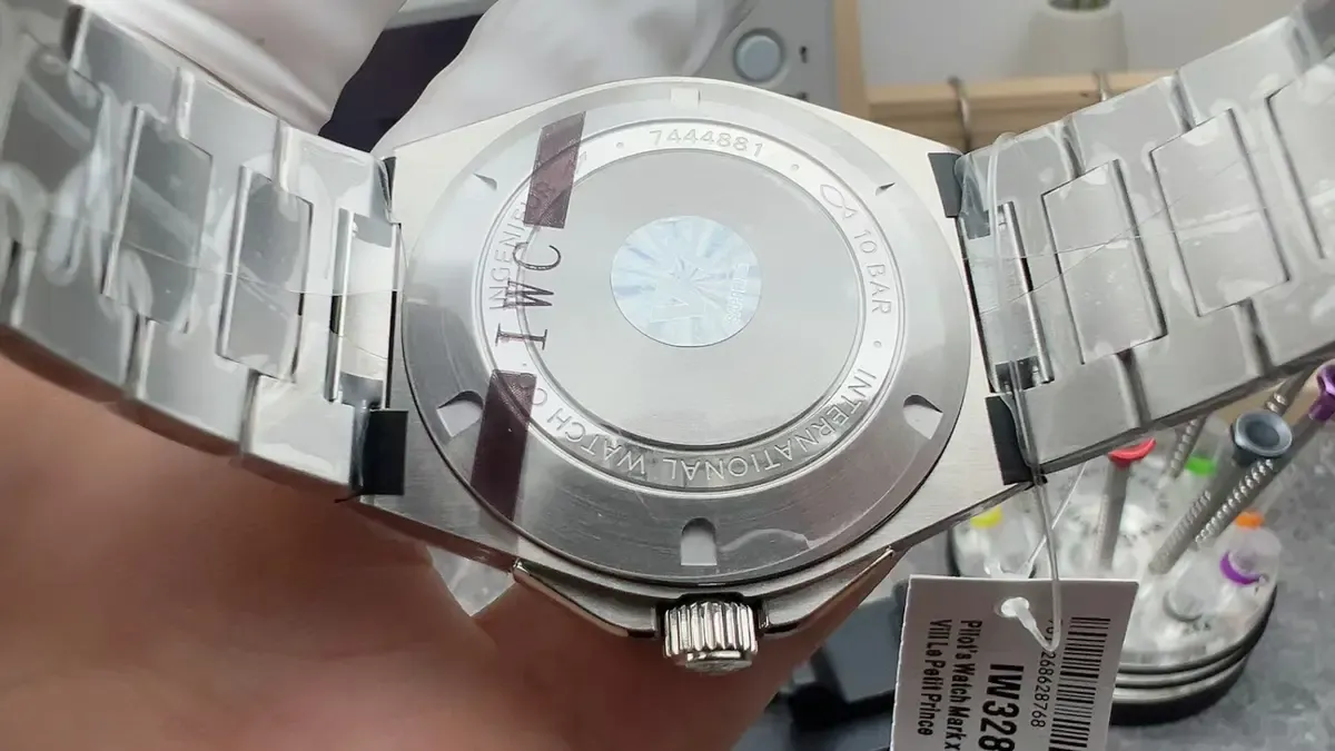 V7厂万国工程师盘面细节与三码合一标签（新手辨别要点）