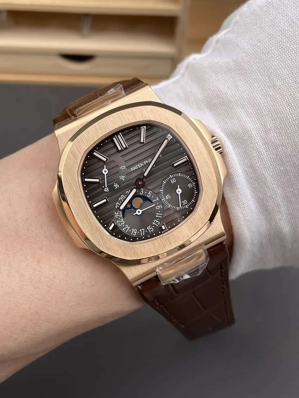 PPF厂百达翡丽鹦鹉螺5712R评测：240一体机芯细节全解析