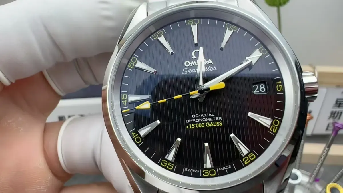 VS厂欧米茄海马150大黄蜂，外观机芯还原度对比正品