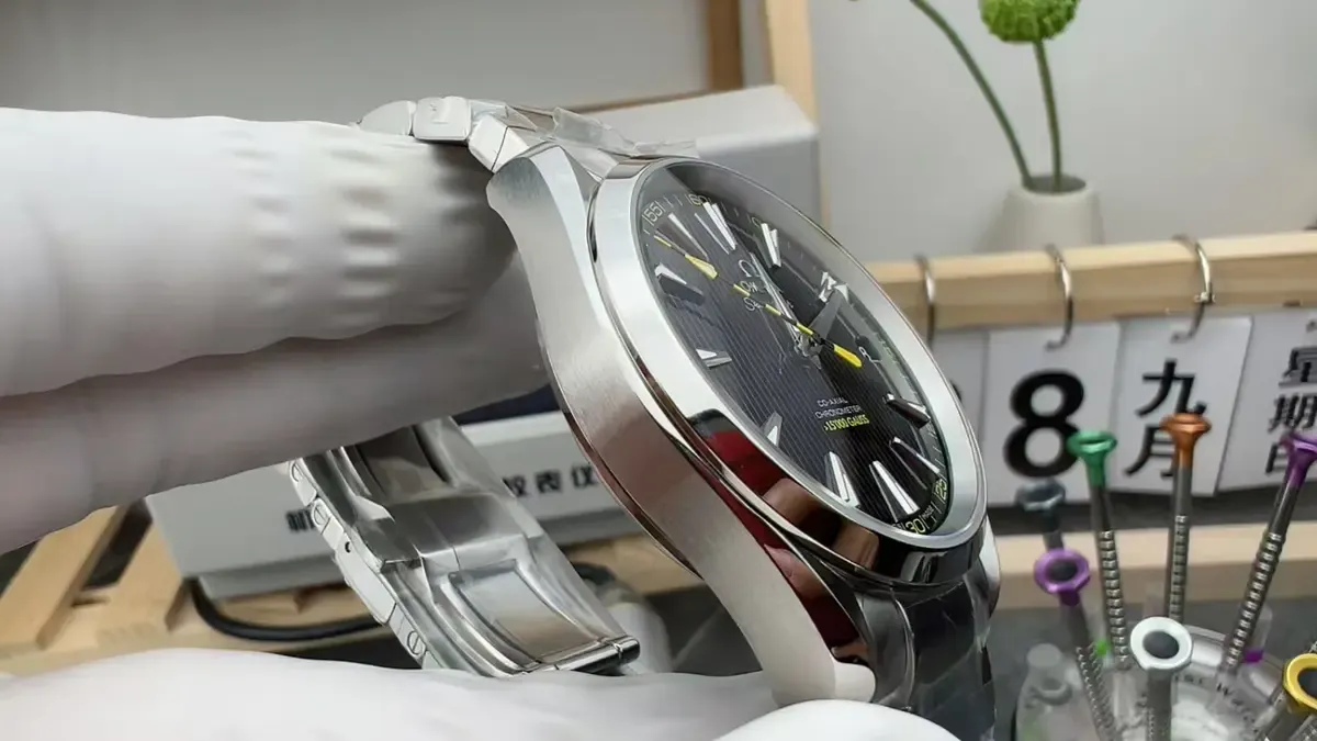 VS厂欧米茄海马150大黄蜂，外观机芯还原度对比正品