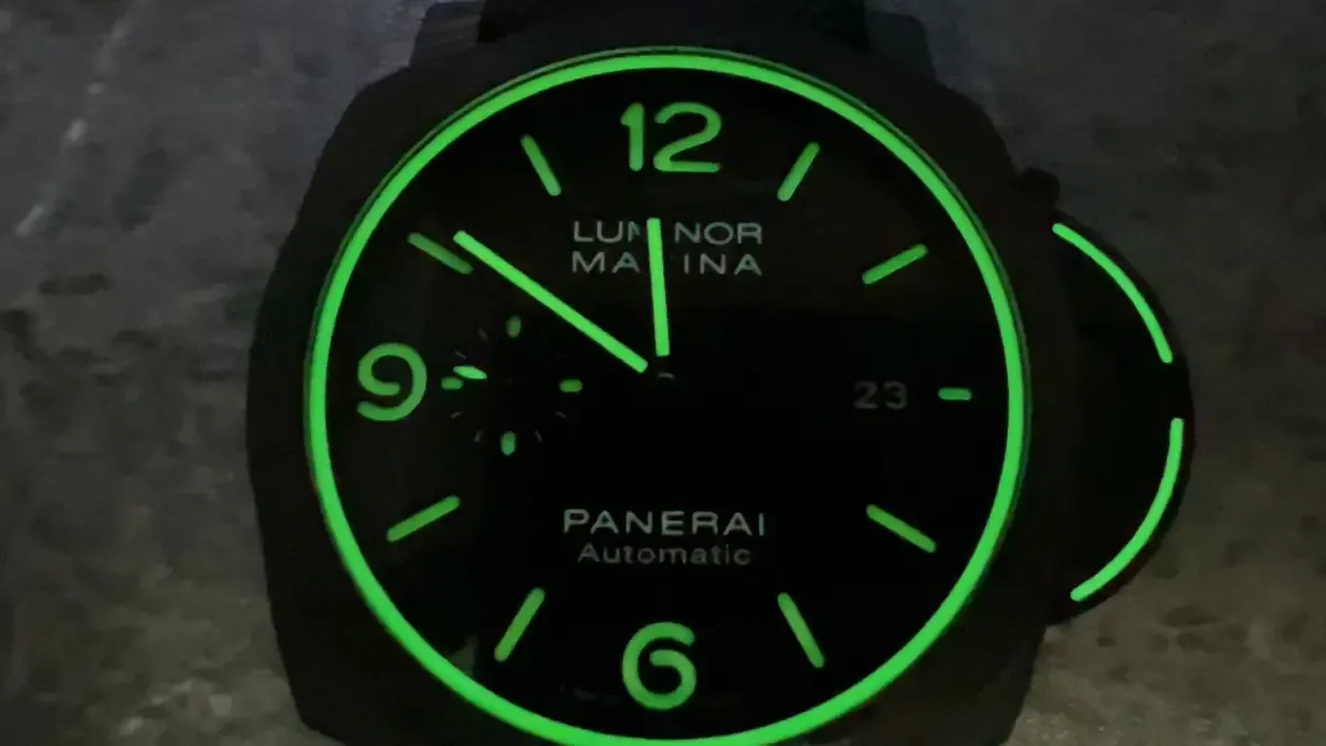 碳纤维+全夜光！VS 1118沛纳海到底有多酷？实拍解析来了！