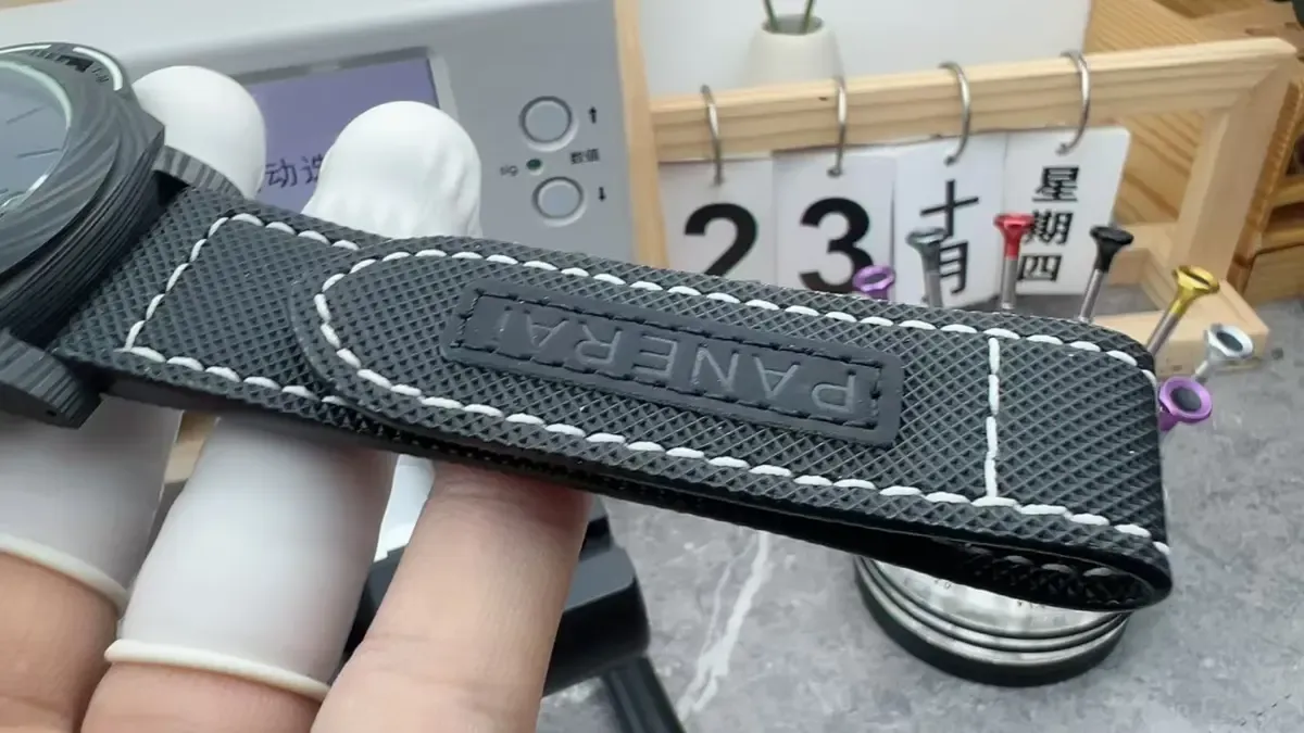 碳纤维+全夜光！VS 1118沛纳海到底有多酷？实拍解析来了！