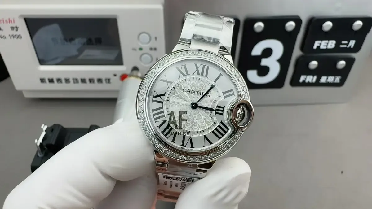 AF厂卡地亚蓝气球33mm机芯怎么选？石英VS机械全攻略