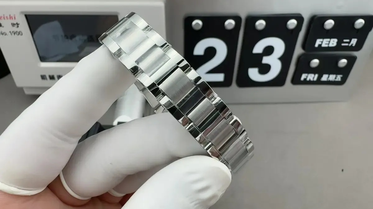 AF厂卡地亚蓝气球33mm机芯怎么选？石英VS机械全攻略