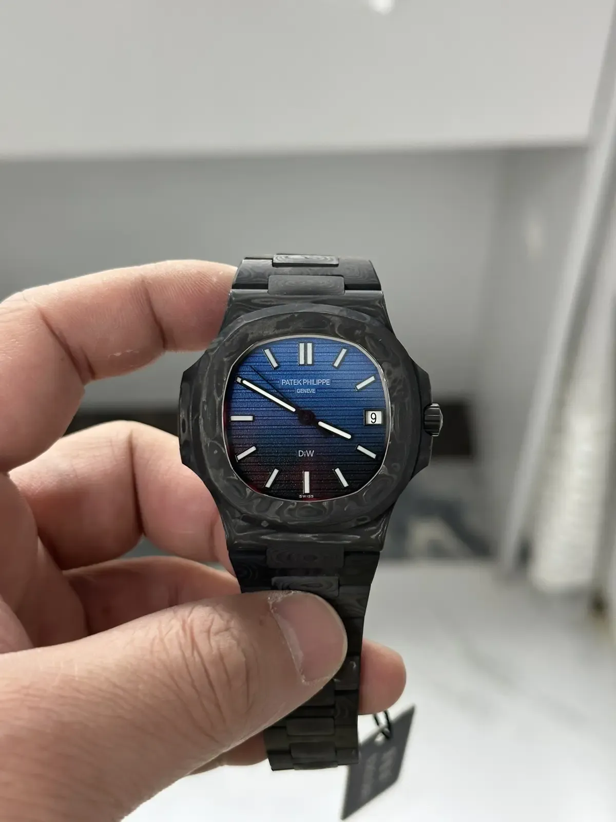 黑到发光！DIW全碳纤维改装百达翡丽5711，比原装轻35克太惊艳！
