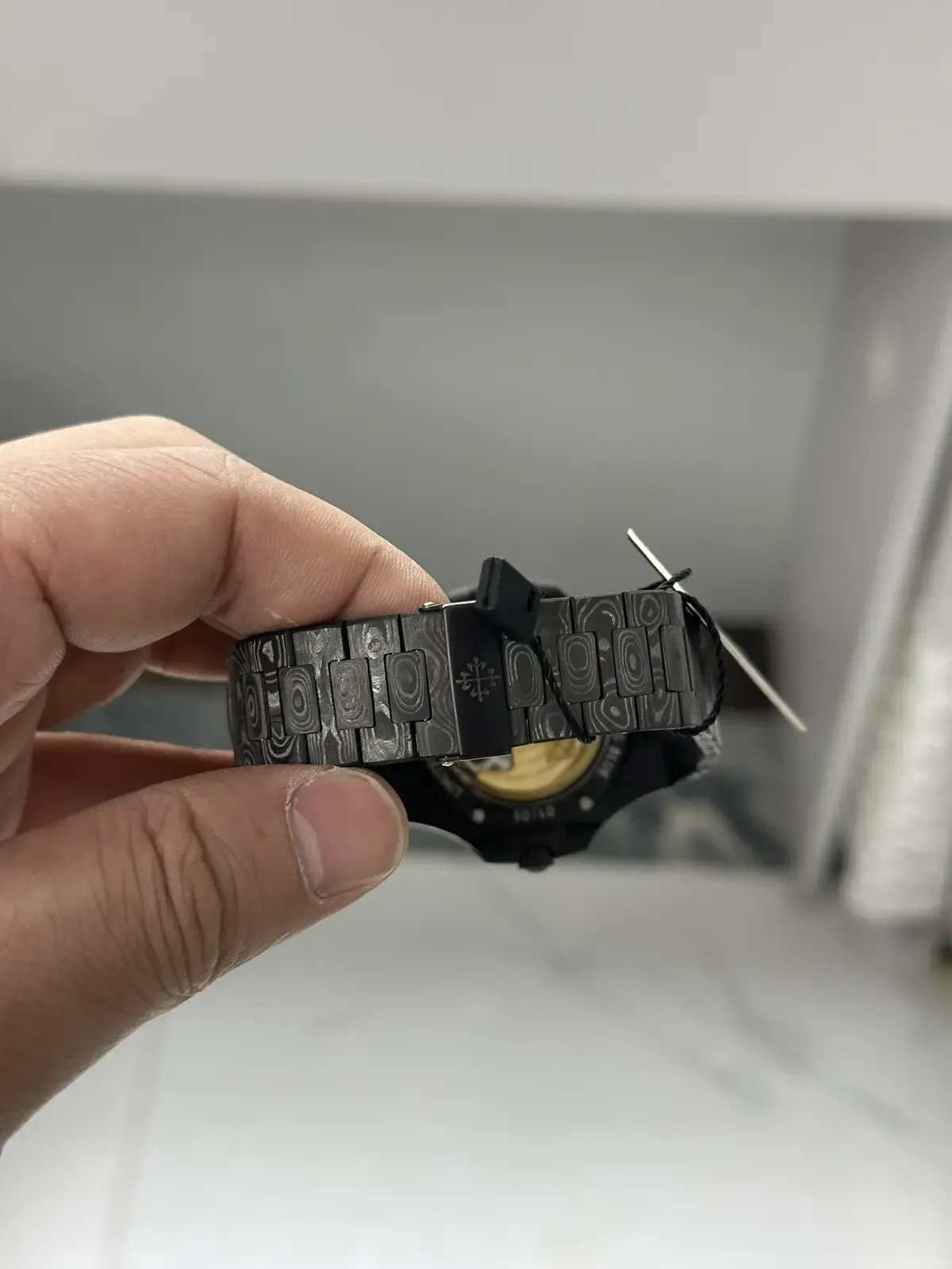 黑到发光！DIW全碳纤维改装百达翡丽5711，比原装轻35克太惊艳！