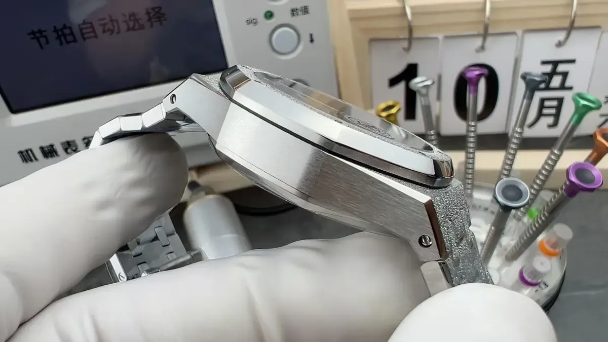 APS厂爱彼26240熊猫霜金真假对比：霜金工艺有多强？