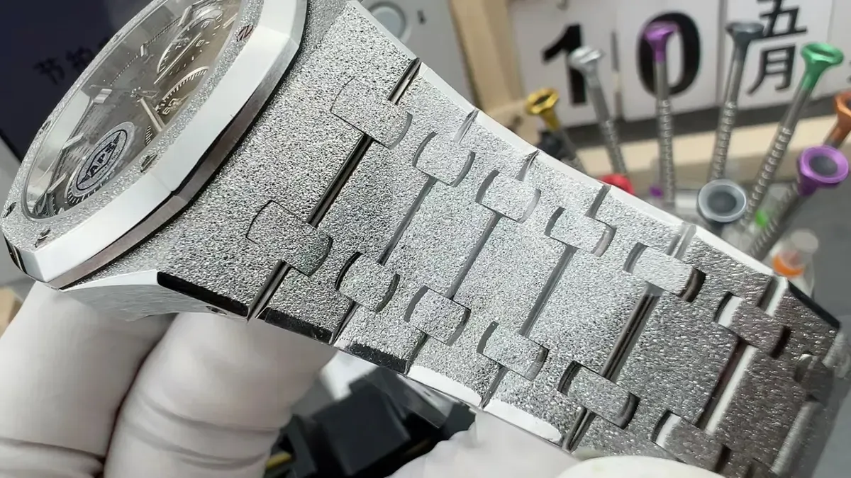 APS厂爱彼26240熊猫霜金真假对比：霜金工艺有多强？