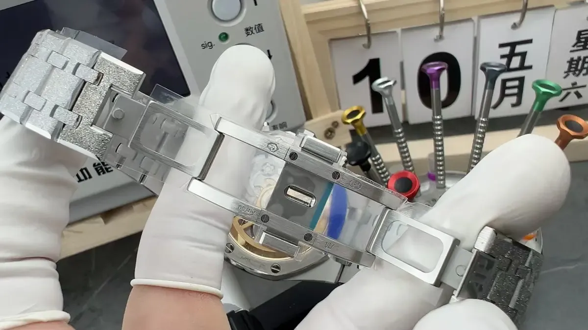 APS厂爱彼26240熊猫霜金真假对比：霜金工艺有多强？