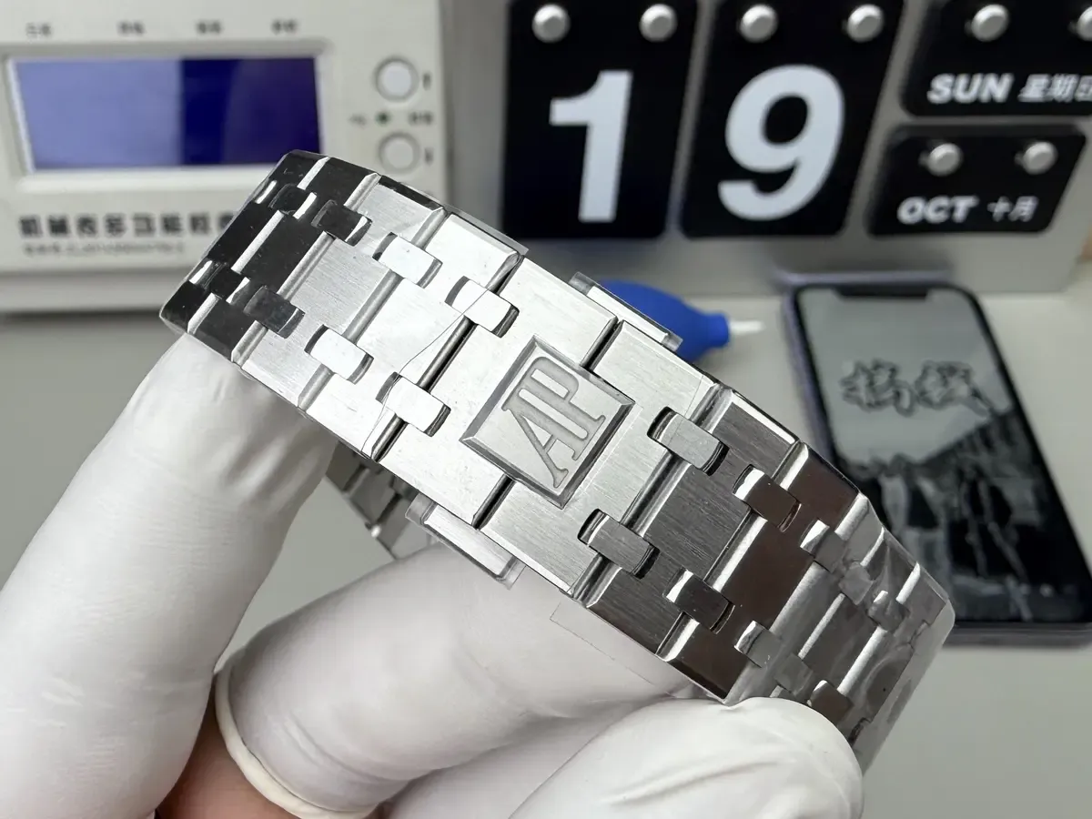 买APS厂爱彼26240一体机芯前必看：真假辨别实用技巧