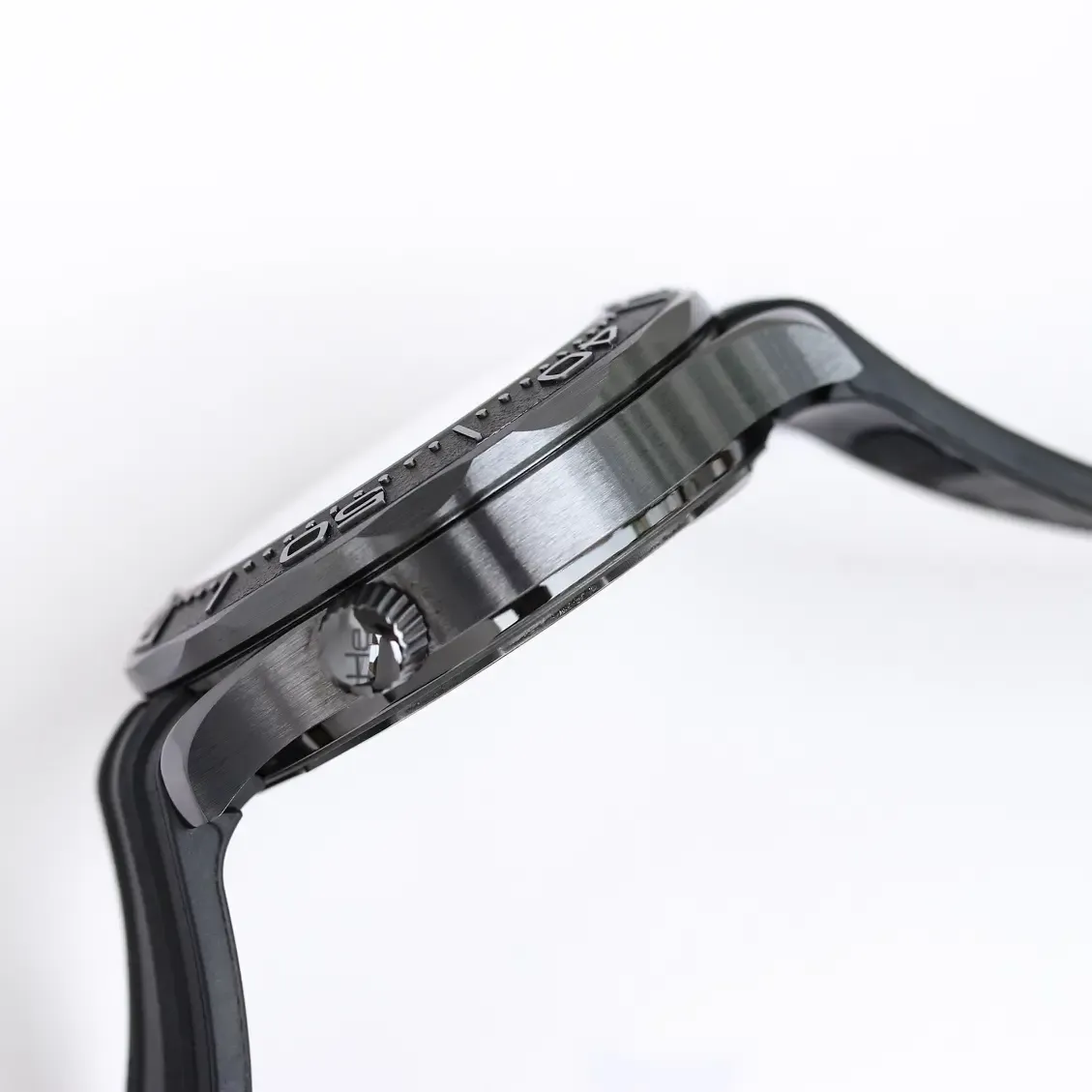 OR厂欧米茄陶瓷海马300：一体8806机芯+陶瓷工艺！