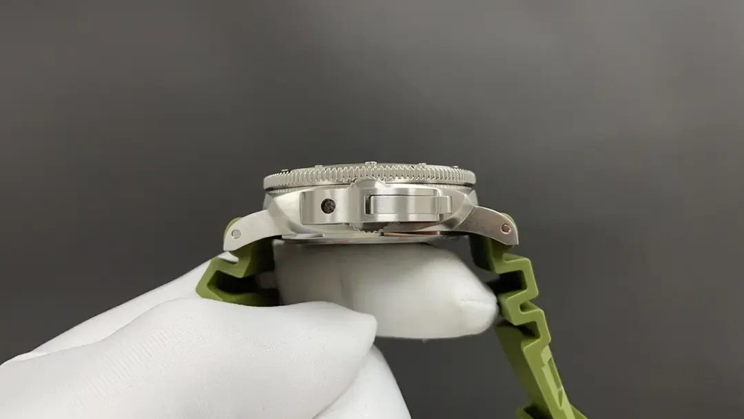 VS厂沛纳海1055复刻腕表：军绿色的个性与硬朗