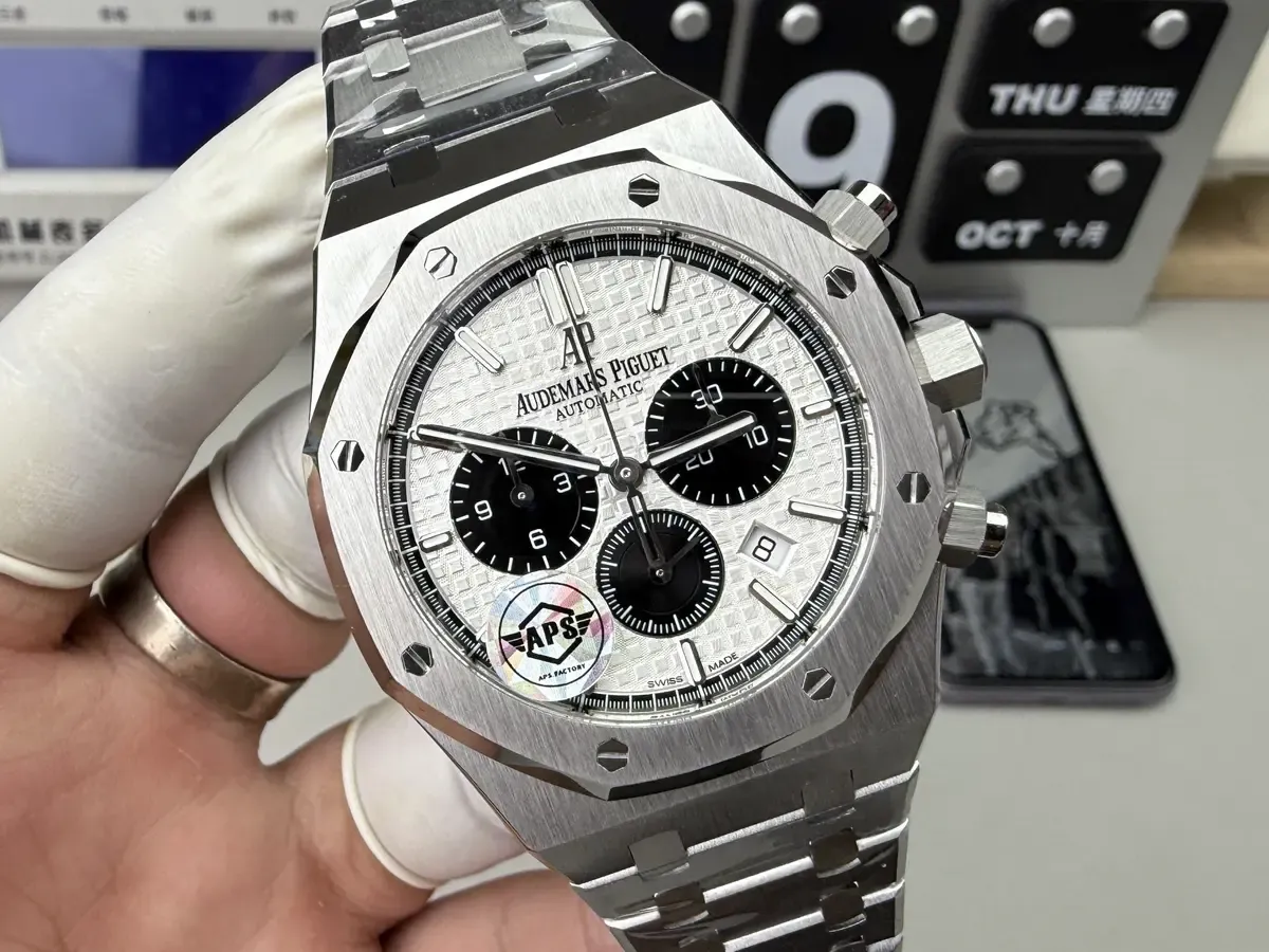 玩家必看：APS爱彼 26331白熊猫与正品对比五大关键点