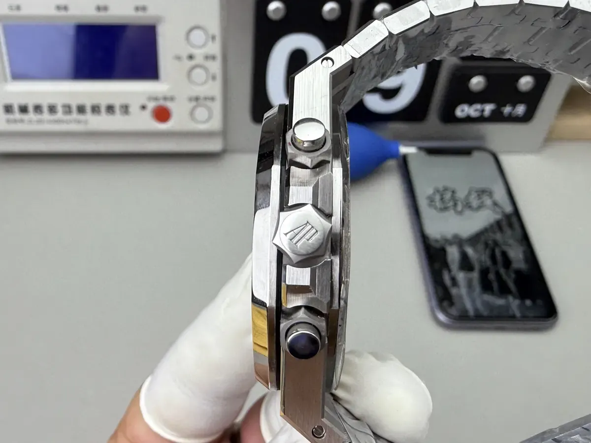 玩家必看：APS爱彼 26331白熊猫与正品对比五大关键点