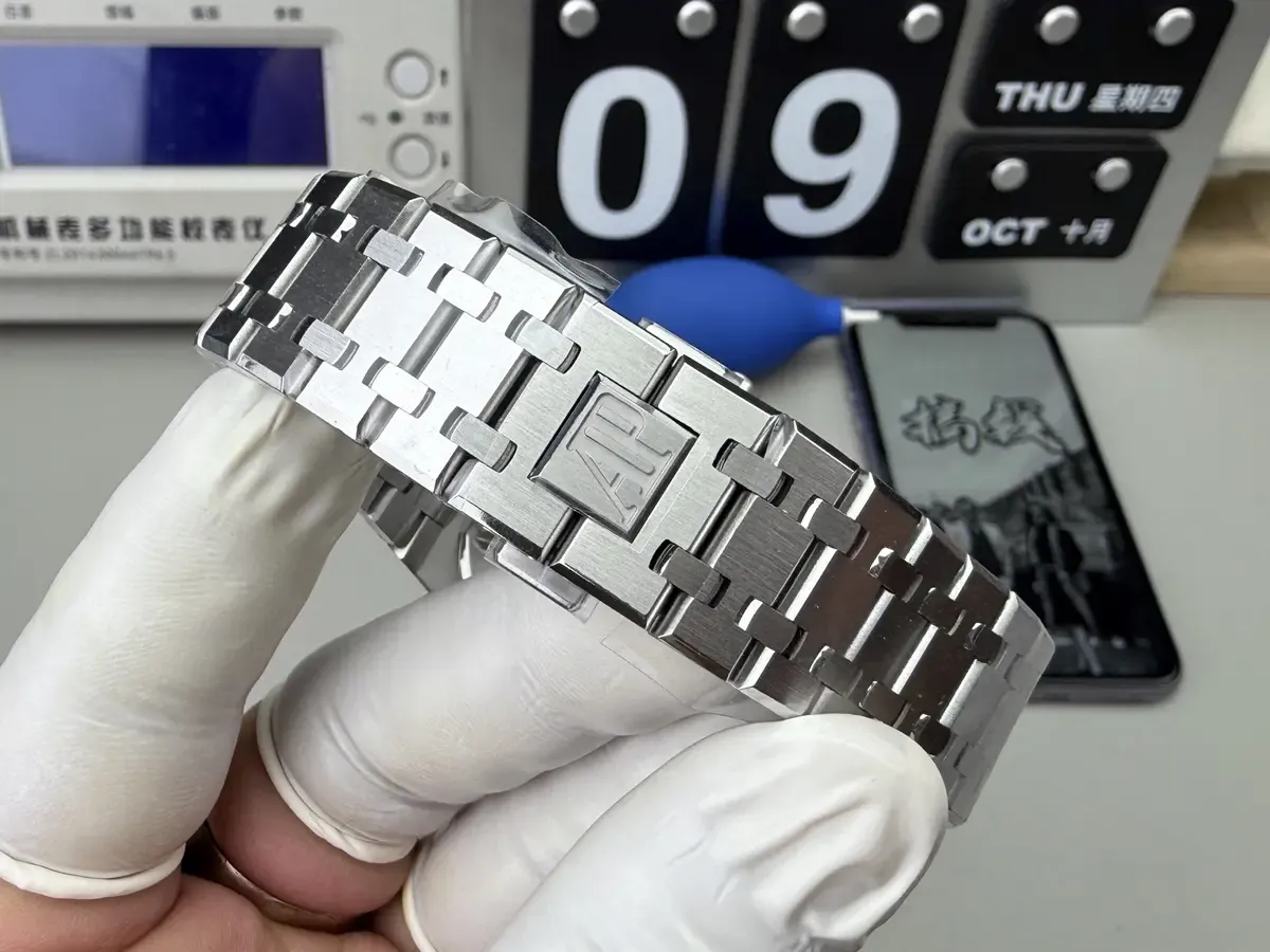 玩家必看：APS爱彼 26331白熊猫与正品对比五大关键点