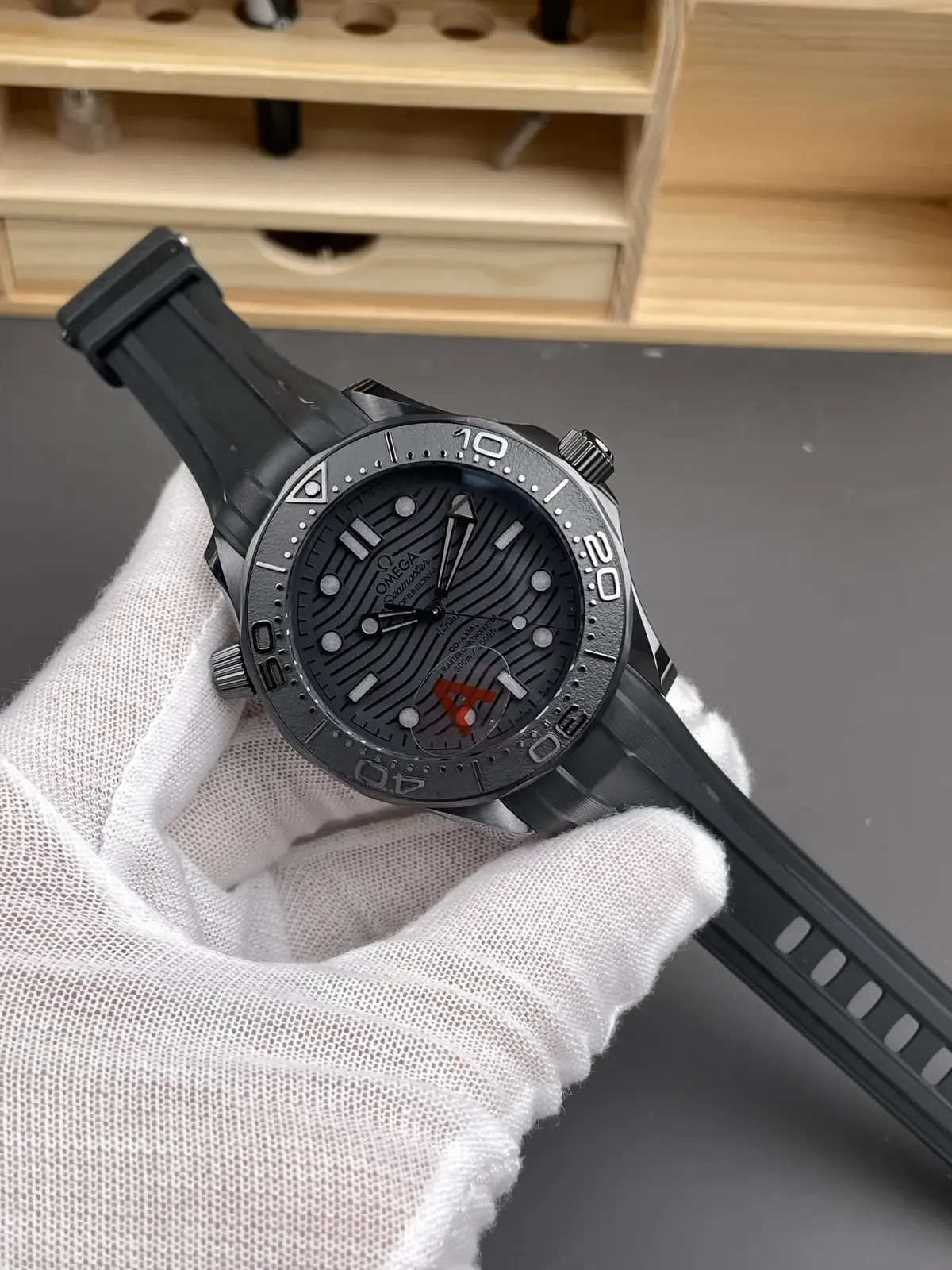 VS厂欧米茄海马300黑武士对比正品：差距大吗？值得买吗？