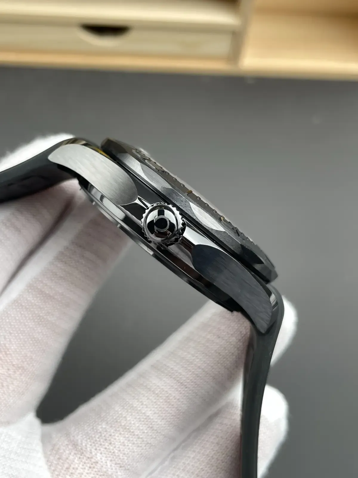 VS厂欧米茄海马300黑武士对比正品：差距大吗？值得买吗？