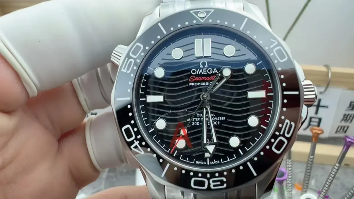 VS厂欧米茄海马300V3复刻表真假对比，一眼能看出假吗？