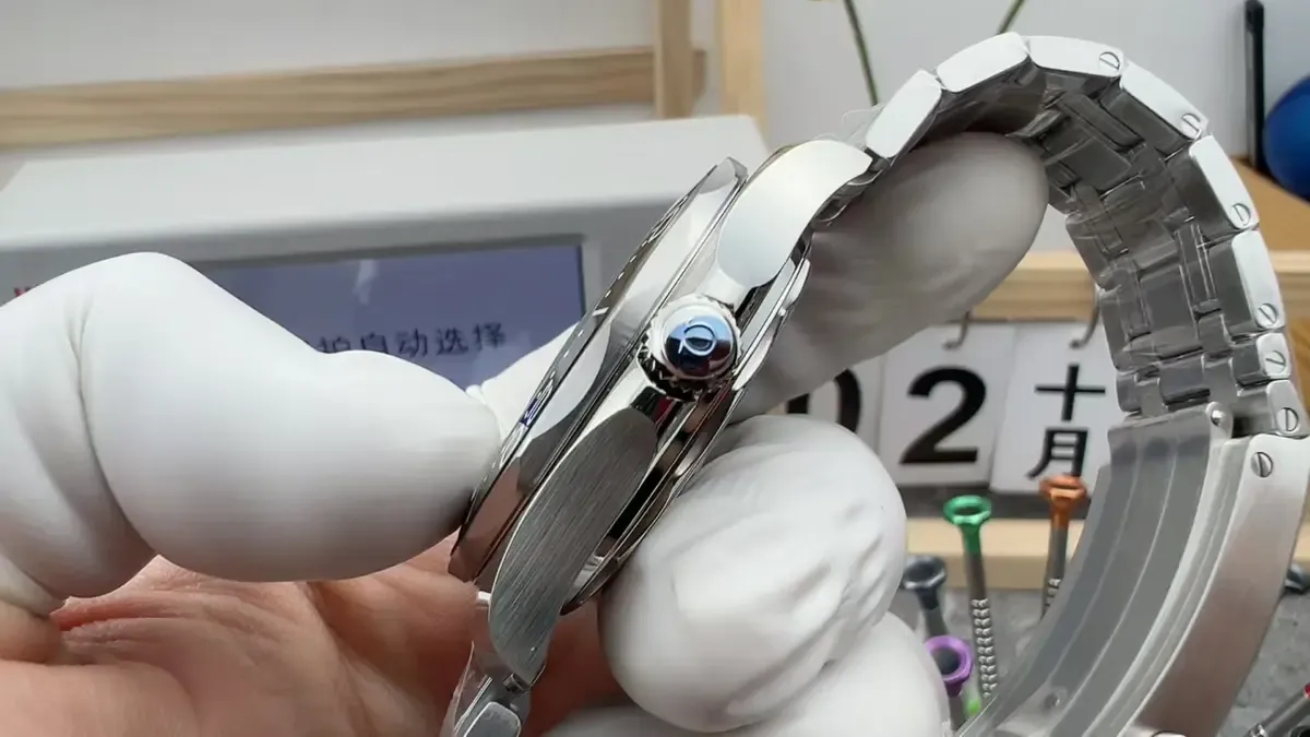 VS厂欧米茄海马300V3复刻表真假对比，一眼能看出假吗？