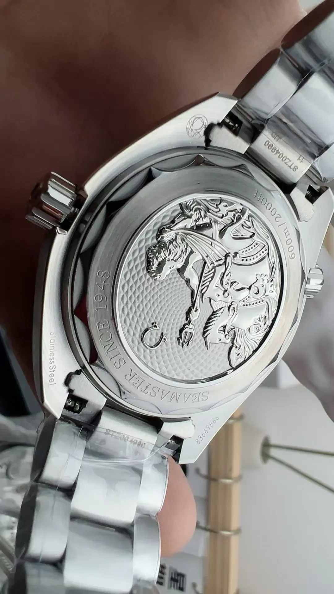 39.5mm尺寸，VS厂海马600冰蓝版，小手腕的福音！