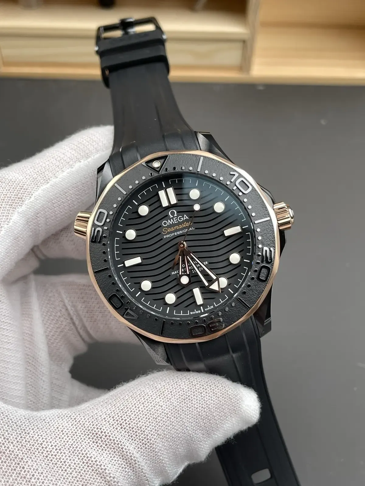 VS厂欧米茄海马300陶瓷墨金款细节全解析