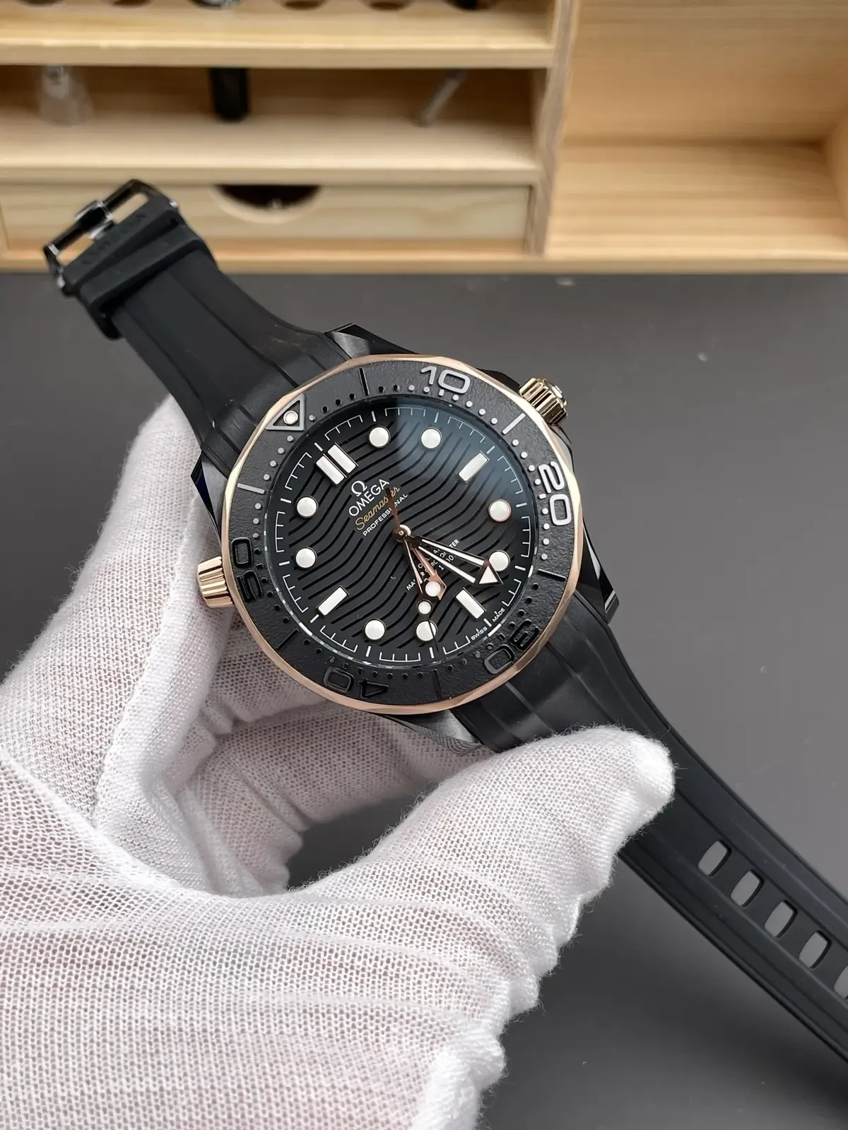 VS厂欧米茄海马300陶瓷墨金款细节全解析