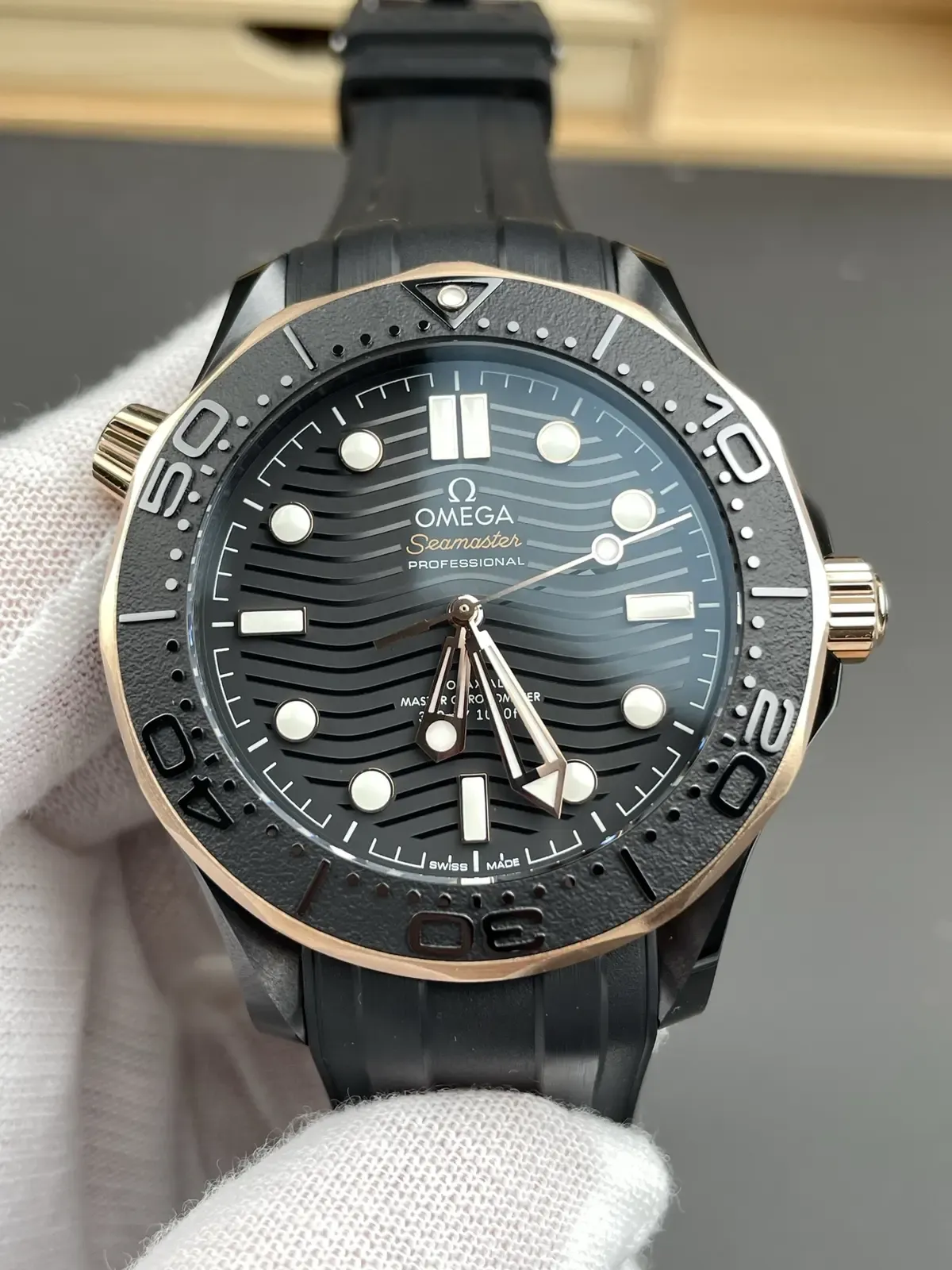 VS厂欧米茄海马300陶瓷墨金款细节全解析