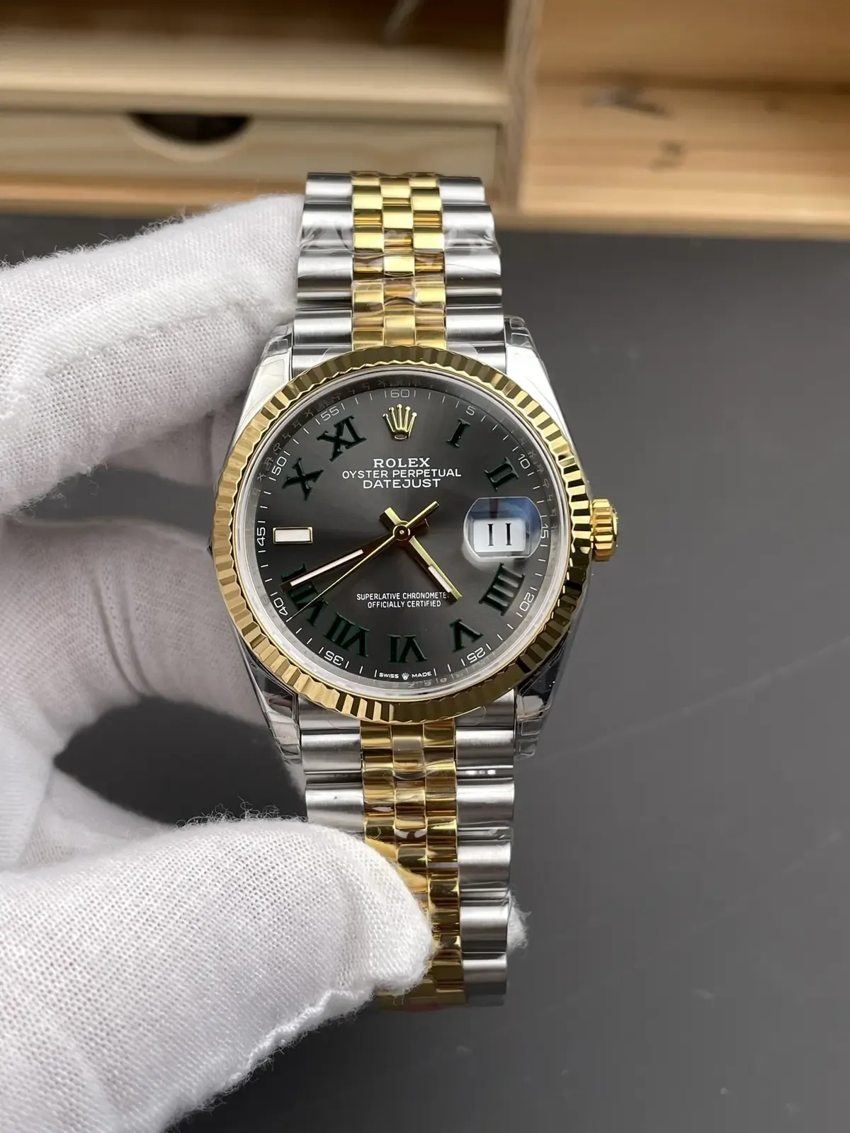 VS厂劳力士日志36毫米间金绿萝：细节还原与机芯优势