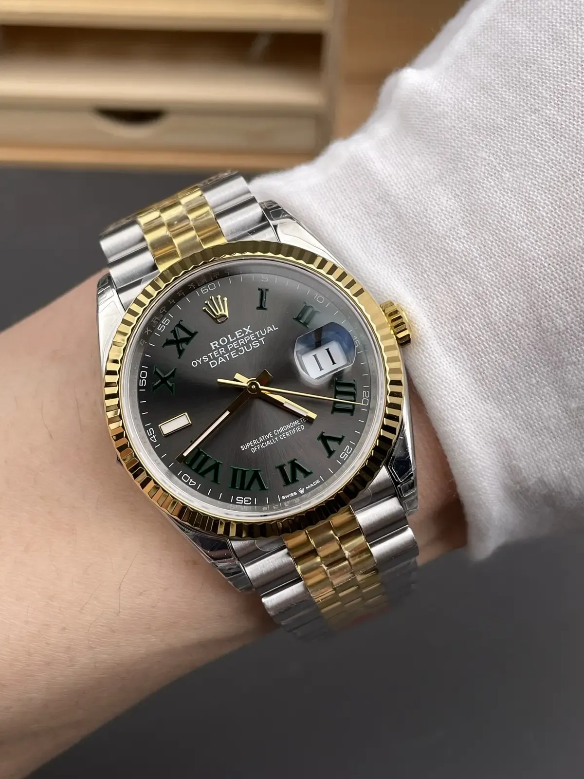 VS厂劳力士日志36毫米间金绿萝：细节还原与机芯优势