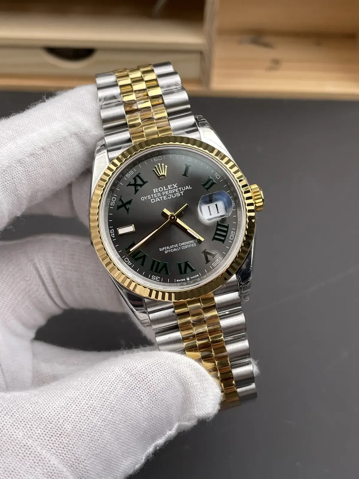 VS厂劳力士日志36毫米间金绿萝：细节还原与机芯优势