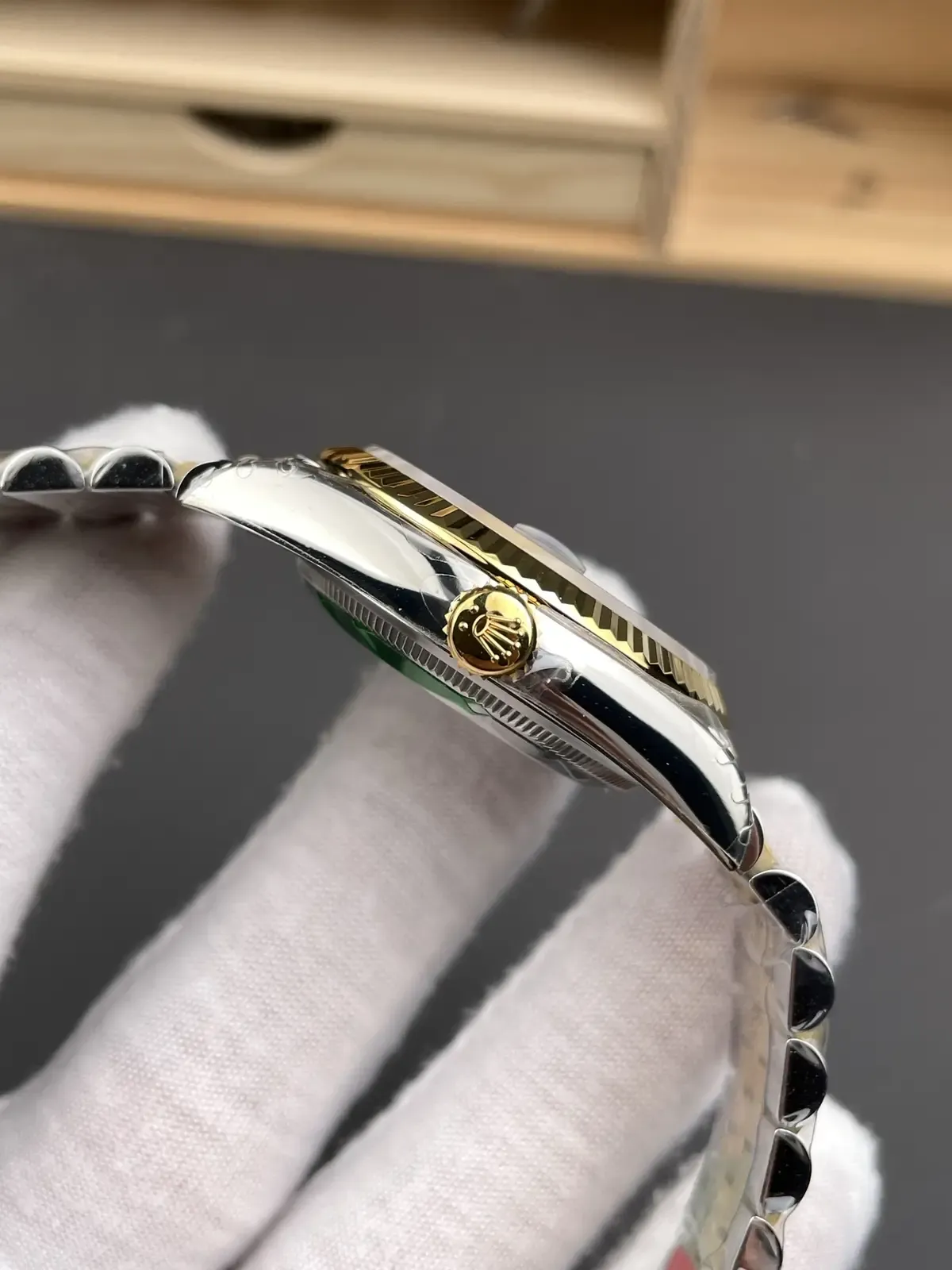 VS厂劳力士日志36毫米间金绿萝：细节还原与机芯优势