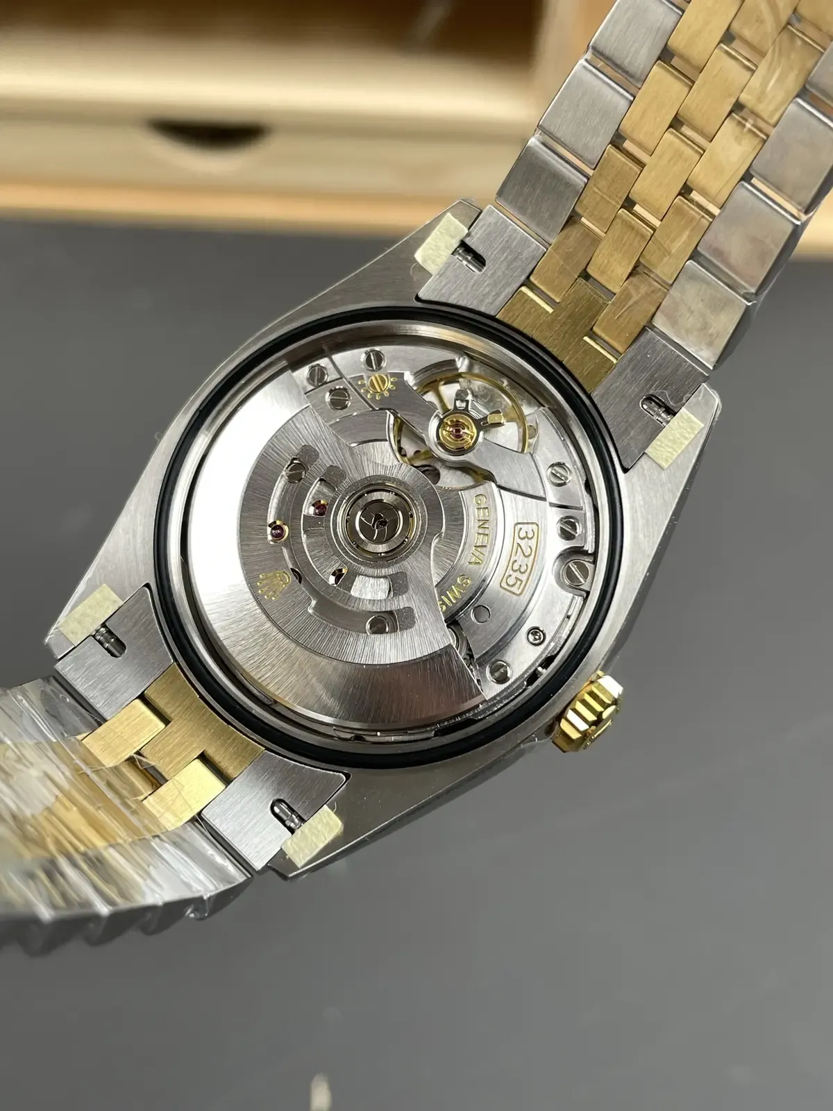 VS厂劳力士日志36毫米间金绿萝：细节还原与机芯优势