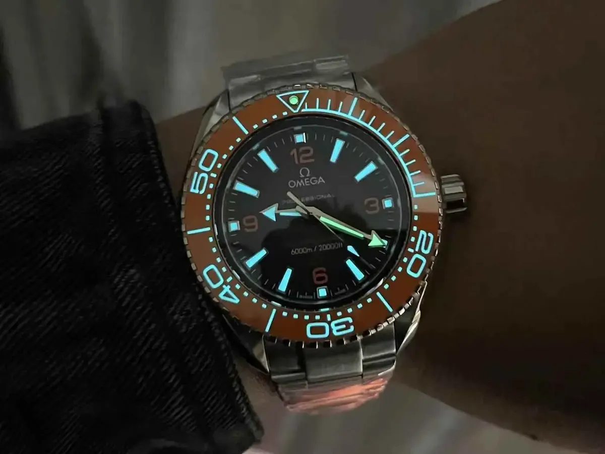 VS厂海洋宇宙6000M橙圈海王：细节还原与机芯优势