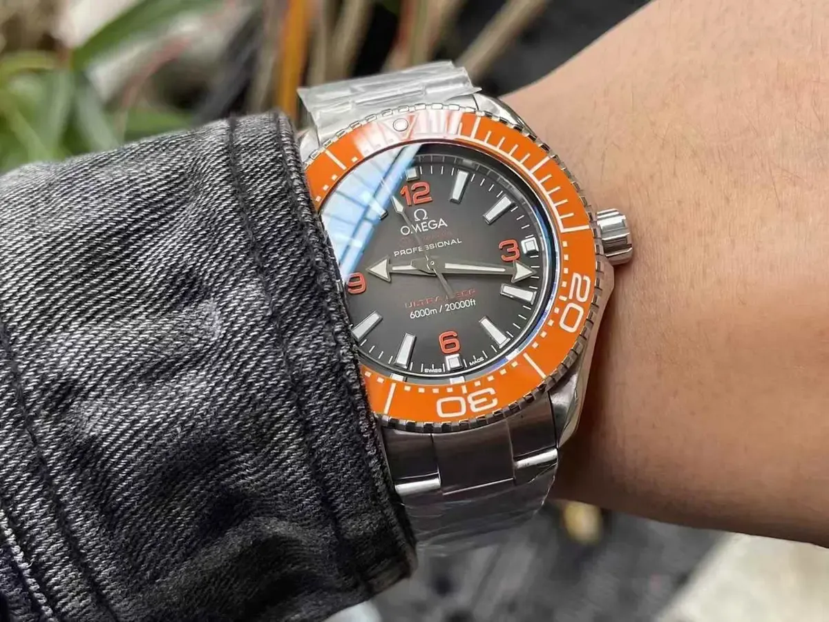 VS厂海洋宇宙6000M橙圈海王：细节还原与机芯优势